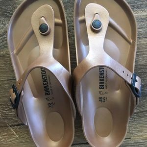 Tan Birkenstock Gizeh essentials sandals size 38